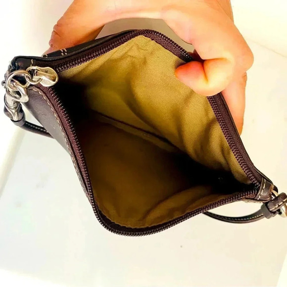 Vintage Coach Brown Buckled Leather Wristlet/Clutch - Picture 3 of 5